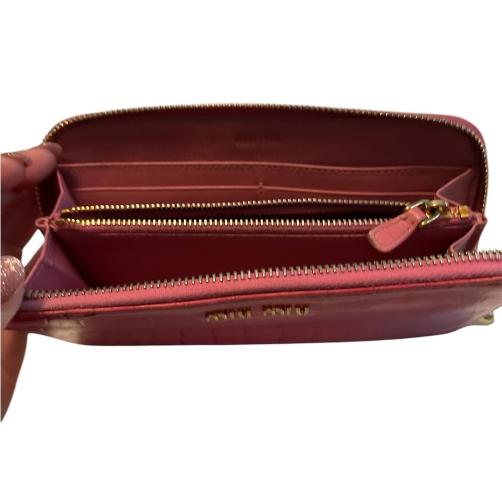 Miu Miu Pink Crocodile-Embossed Wallet - Picture 5 of 10